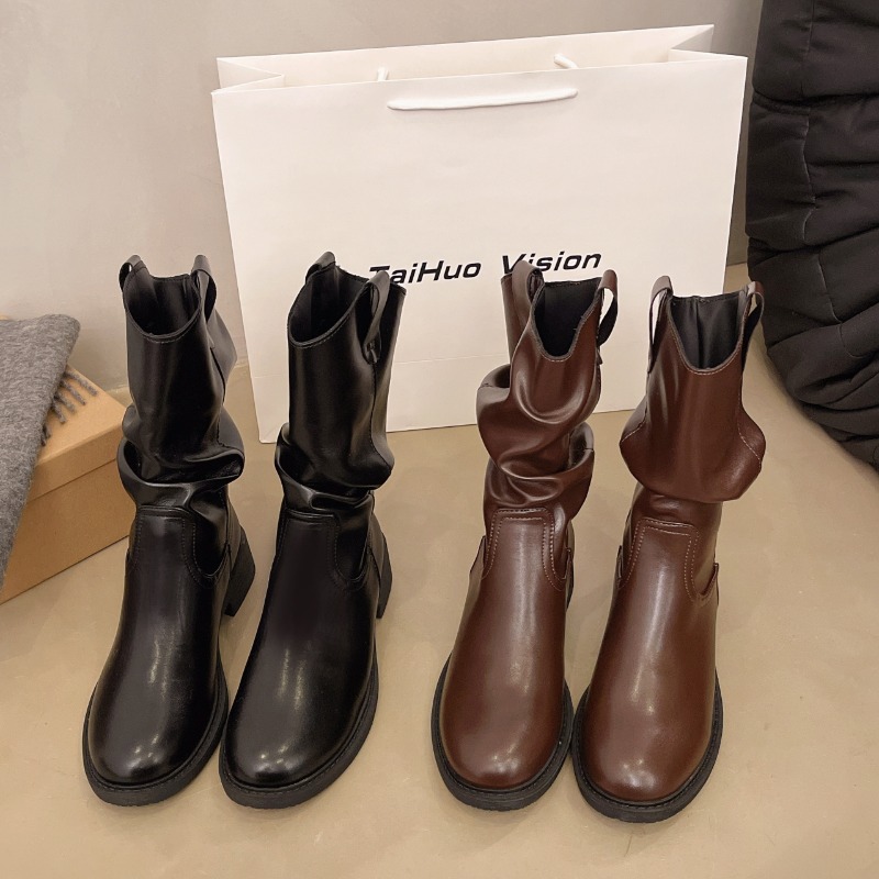 Street Fashion Winter 2025 - Bottines amples à talons larges, nouveau